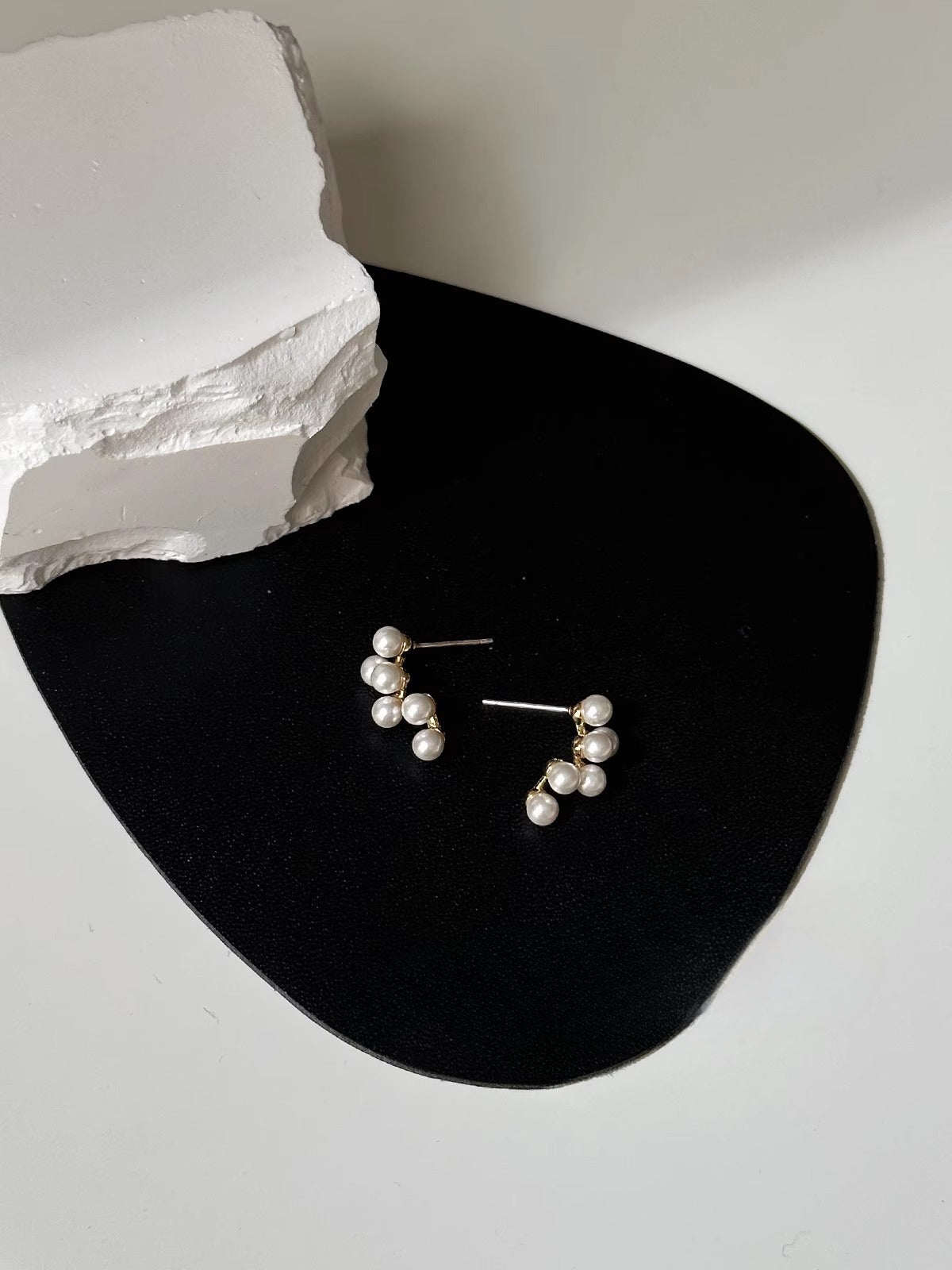Small grape design pearl stud earrings
