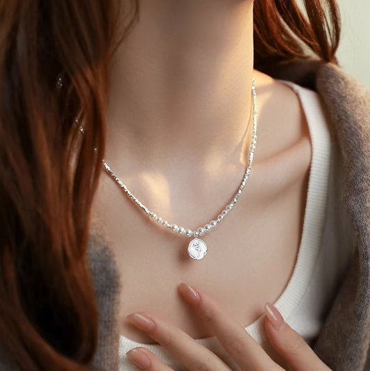 Rose design pearl necklace
