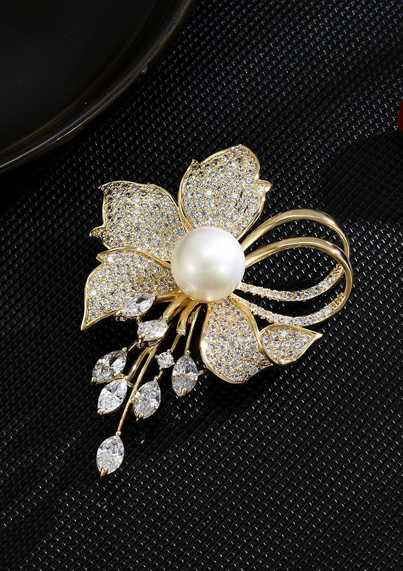 Floral Design Pearl Brooch