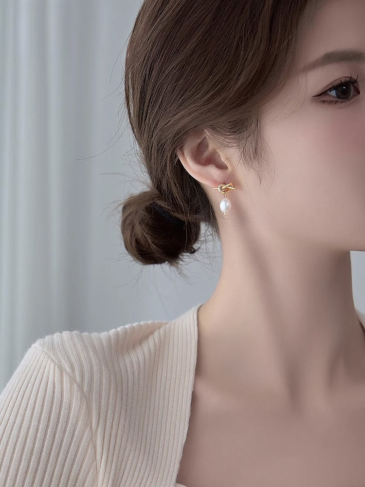 Simple design pearl stud earrings