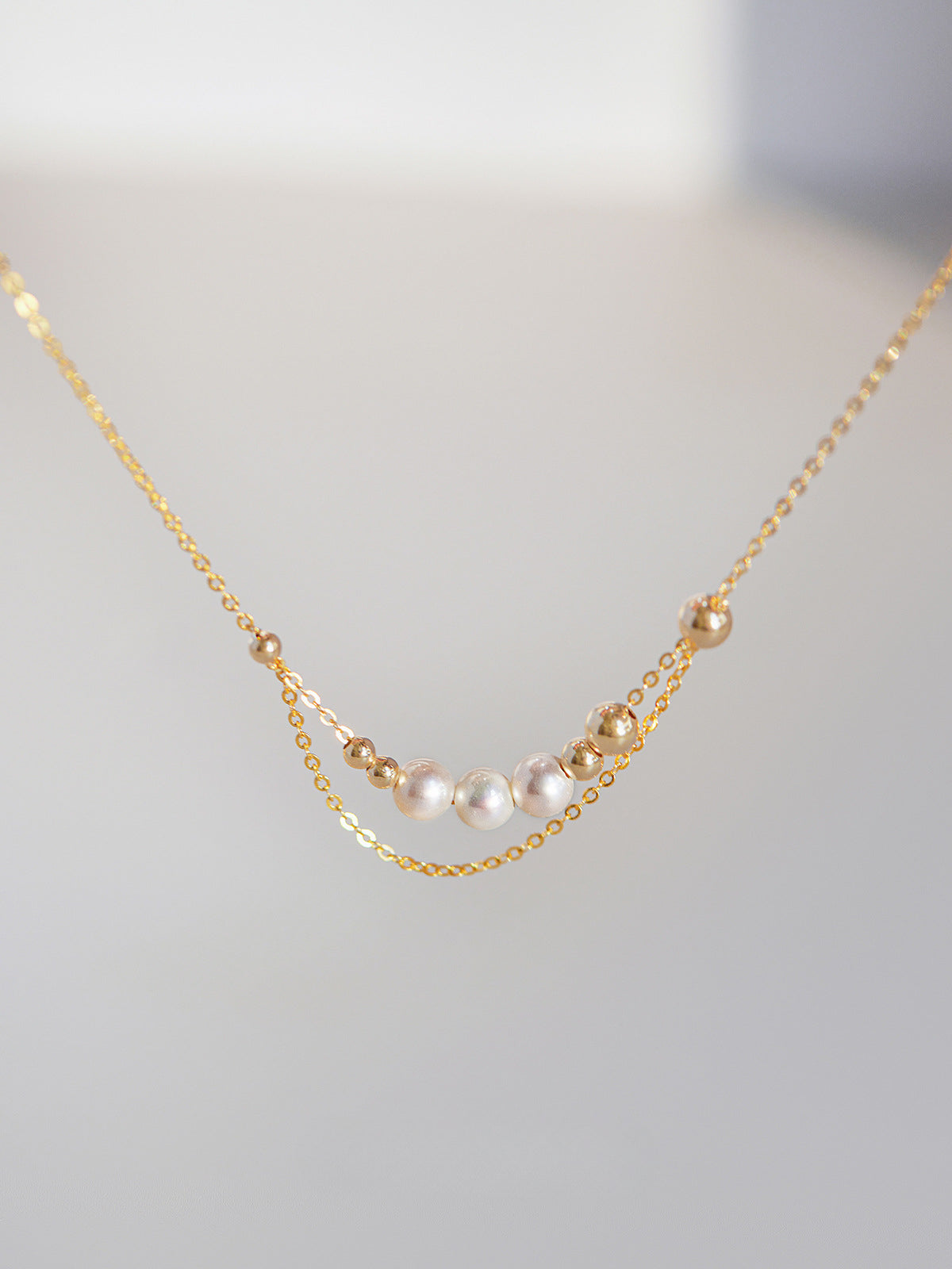 Simple design pearl necklace