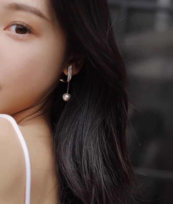 Premium design pearl stud earrings