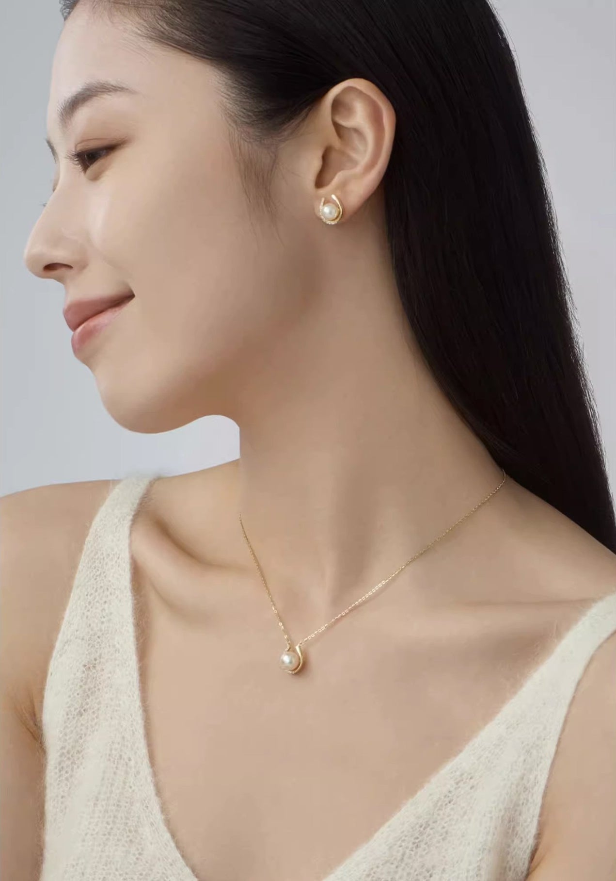 Pearl minimalist design necklace