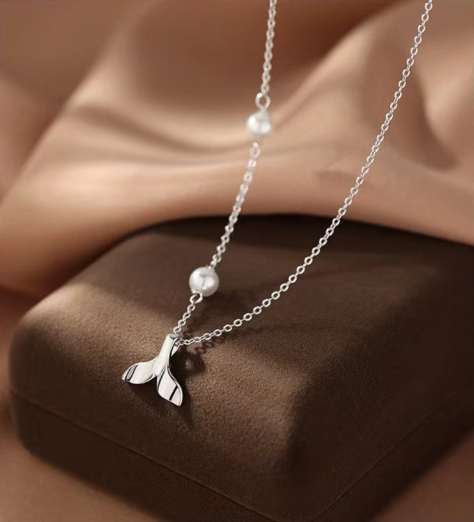 Pearl fishtail design necklace