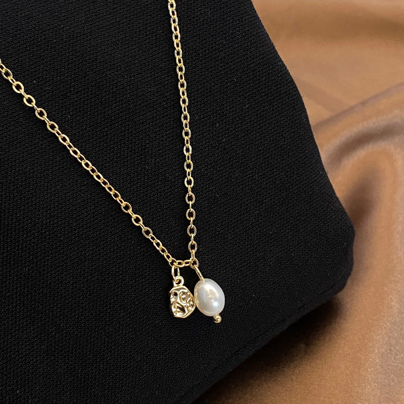 Vintage design pearl necklace