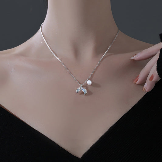 Temperament pearl fishtail design necklace