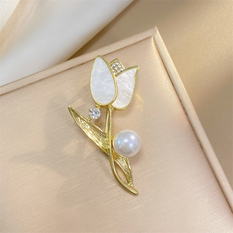 Tulip Design Pearl Brooch