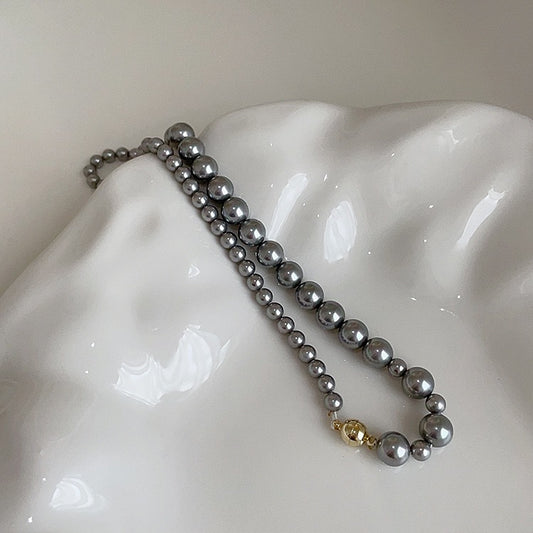 Gradual change grey size pearl necklace