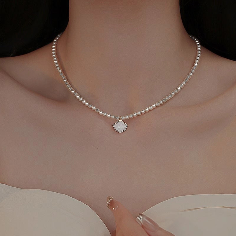 Shell design necklace