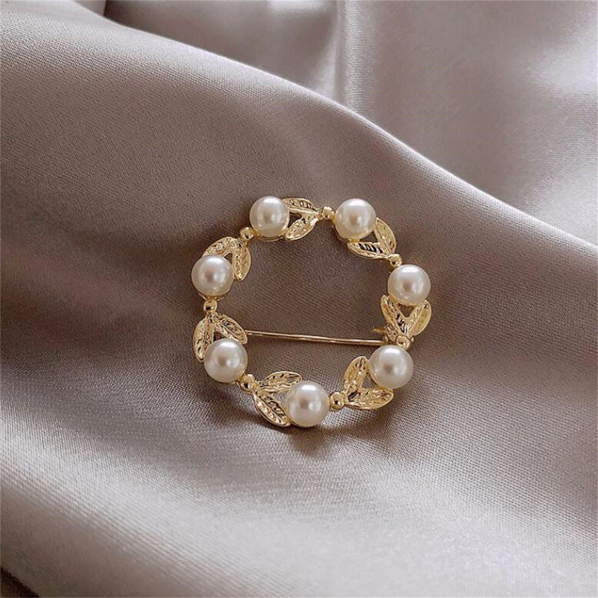 Wreath Design Pearl Brooch