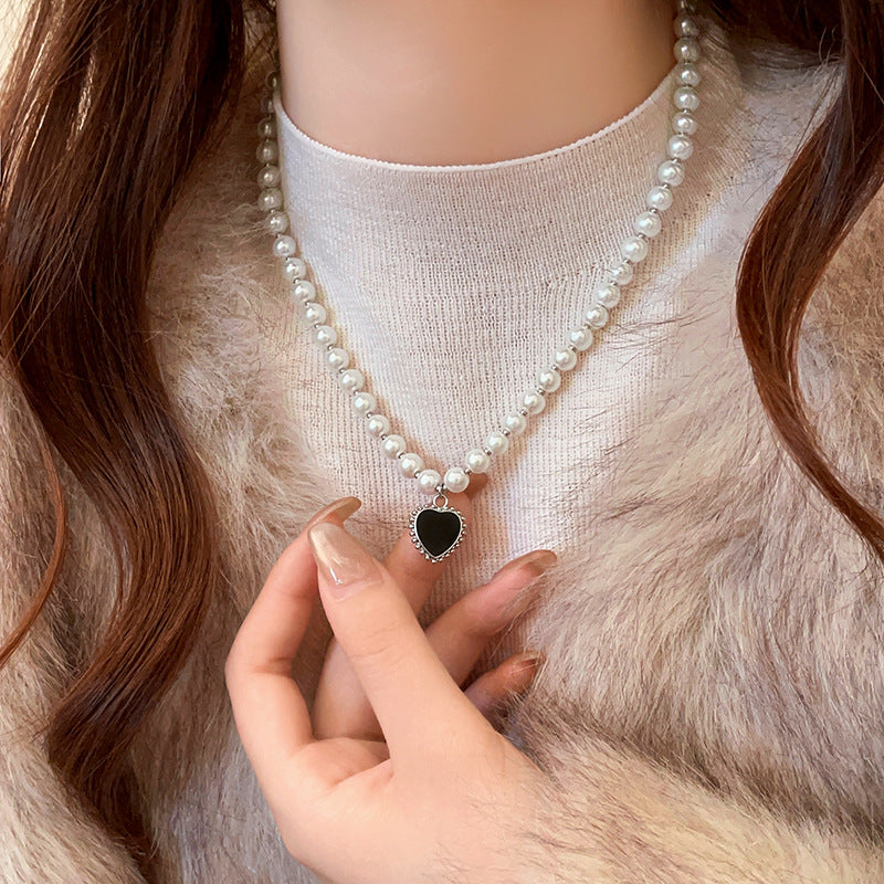 Love geometric pearl necklace
