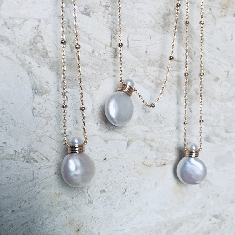 Perfume bottle design pearl necklace