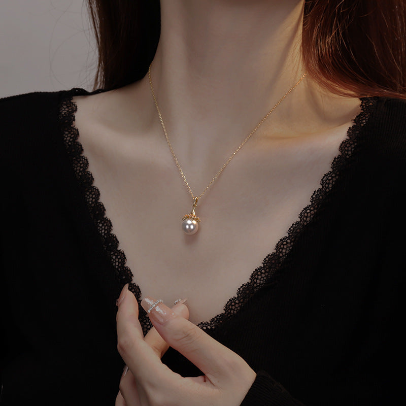 Simple design pearl necklace