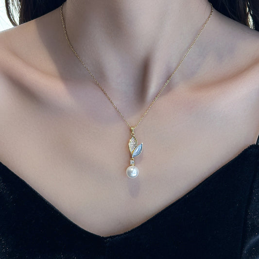 Petal Design Pearl Necklace