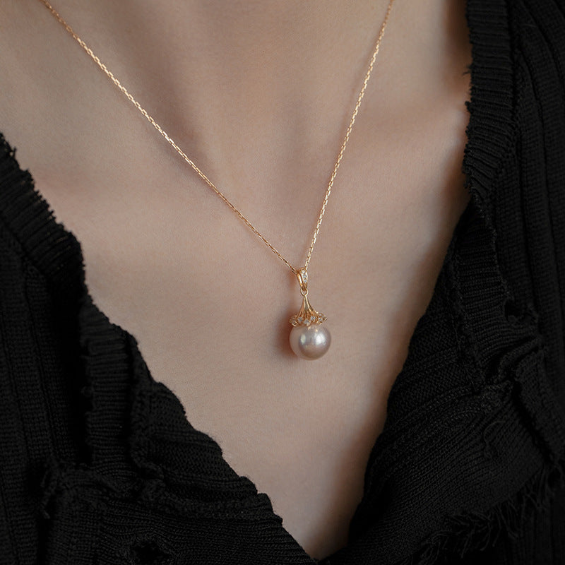 Simple design pearl necklace