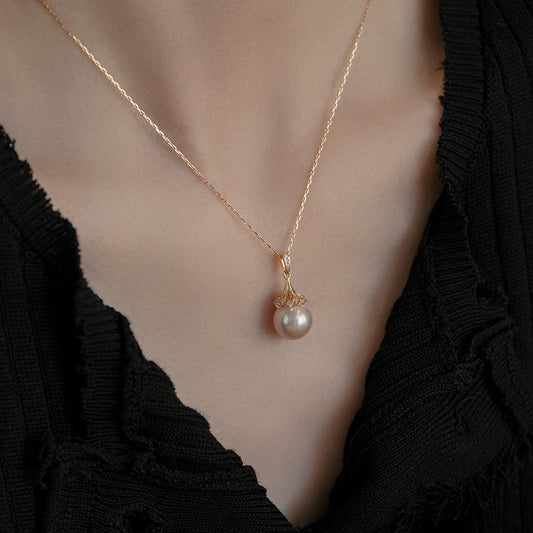 Simple design pearl necklace