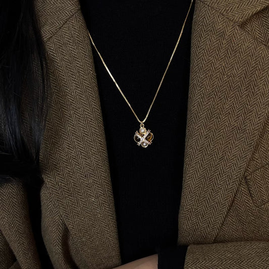 Tiger's Eye Design Pearl Necklace