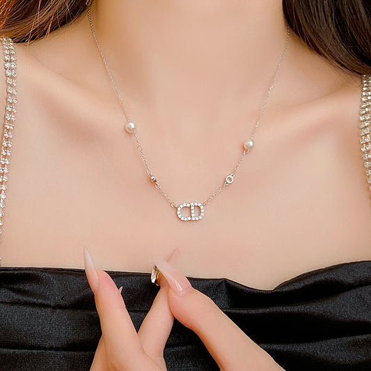 Letter design pearl necklace