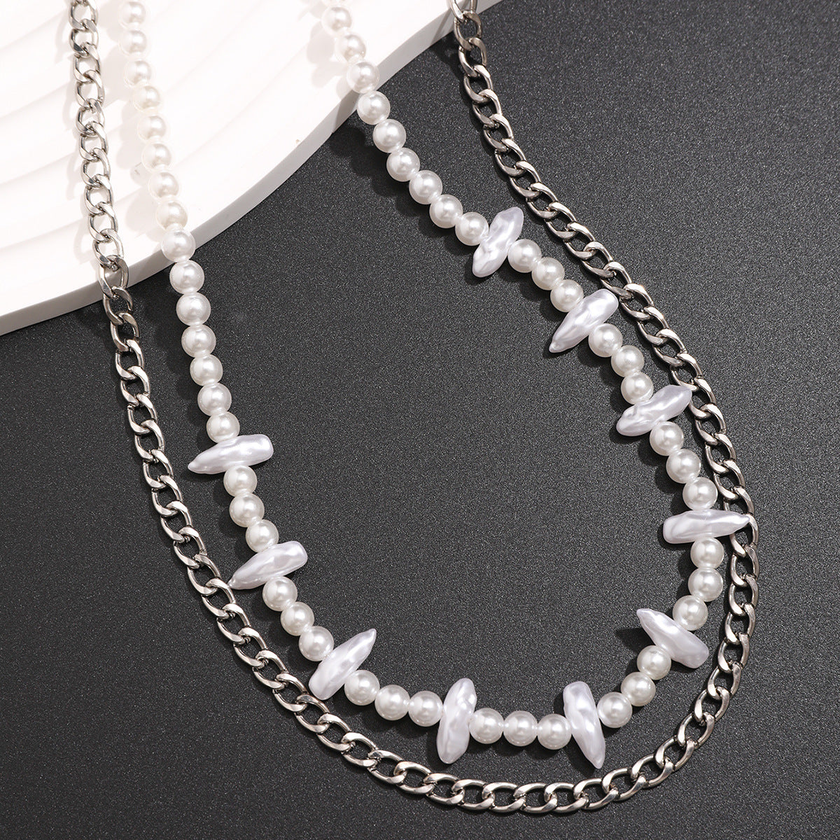 Special-shaped design pearl necklace