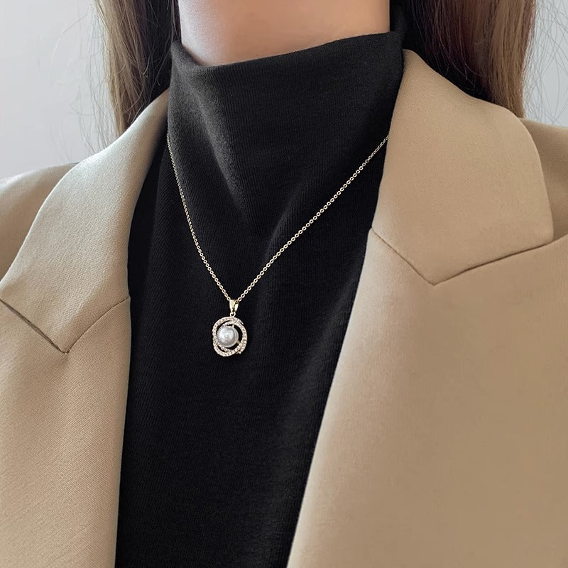 Niche design crystal pearl necklace