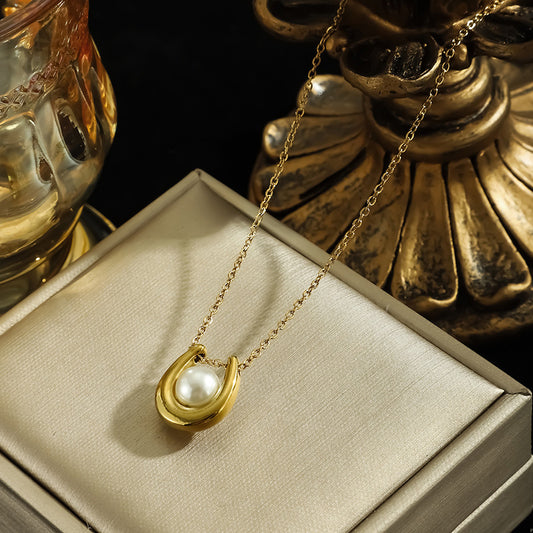 U-shaped design pearl necklace