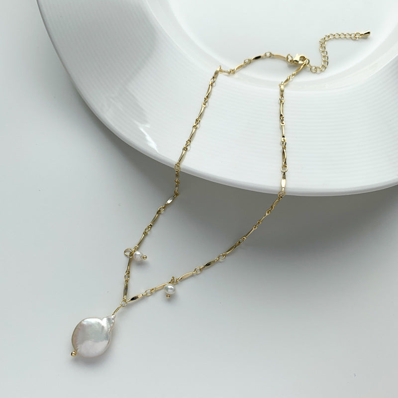 Vintage design pearl necklace