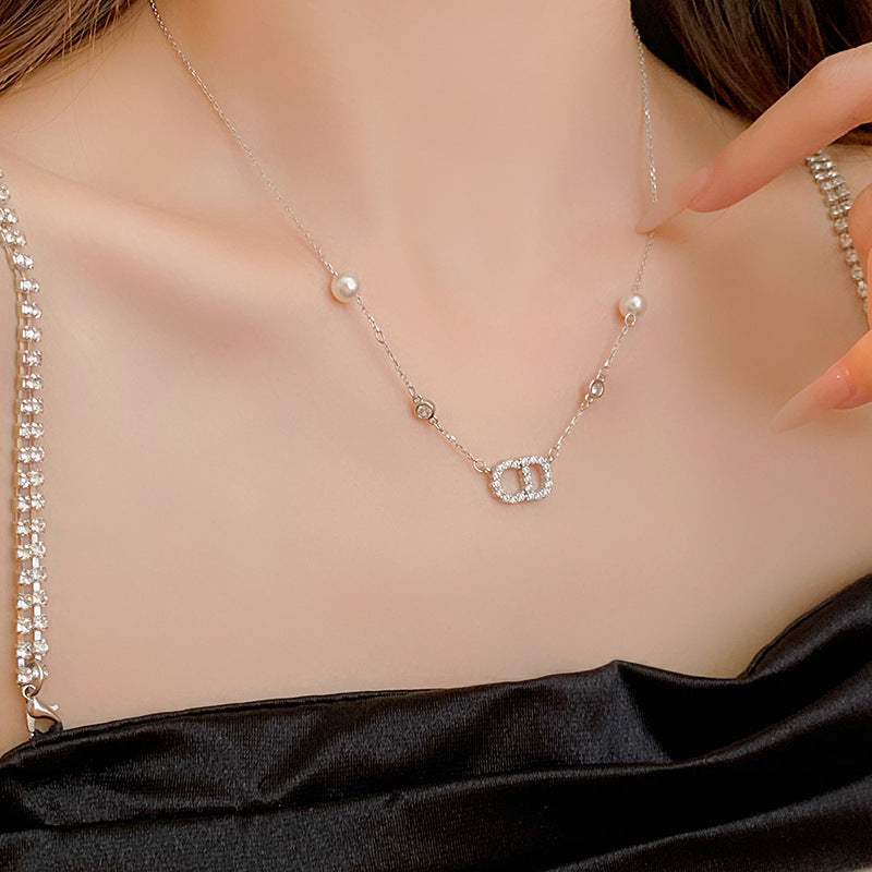 Letter design pearl necklace