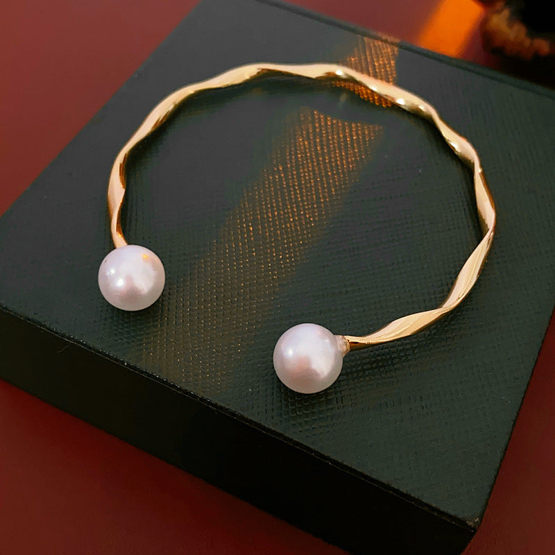 Simple design pearl bracelet