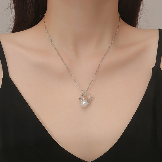 Simple Pearl Elk Design Necklace
