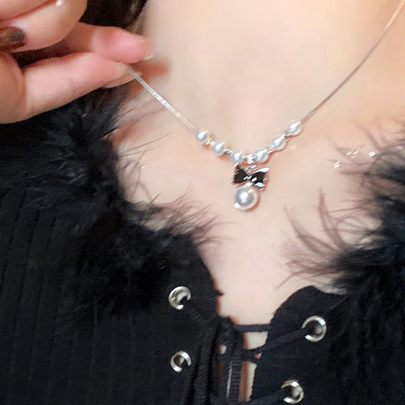 Bow design pearl necklace