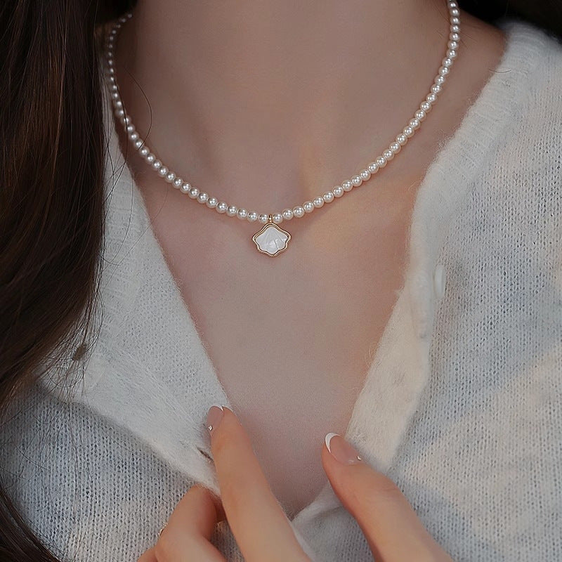 Shell design necklace
