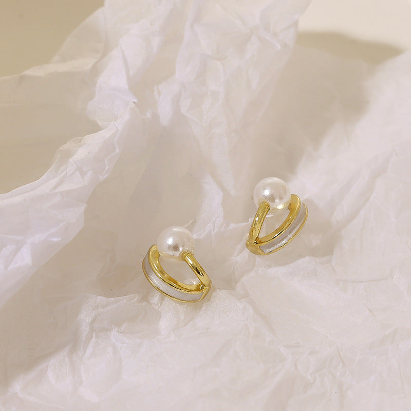 Simple design pearl stud earrings