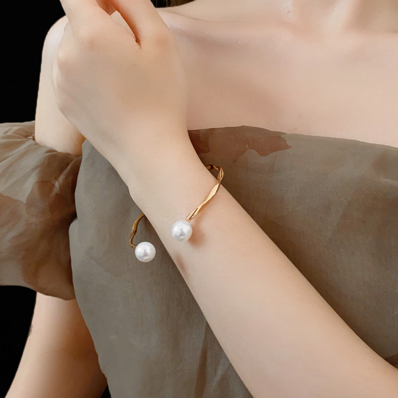 Simple design pearl bracelet