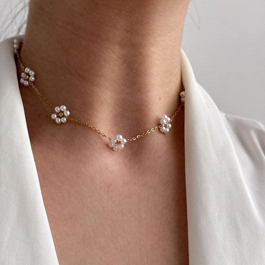 Woven flower pearl necklace