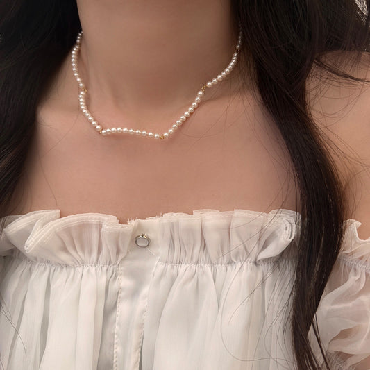 Simple design pearl necklace