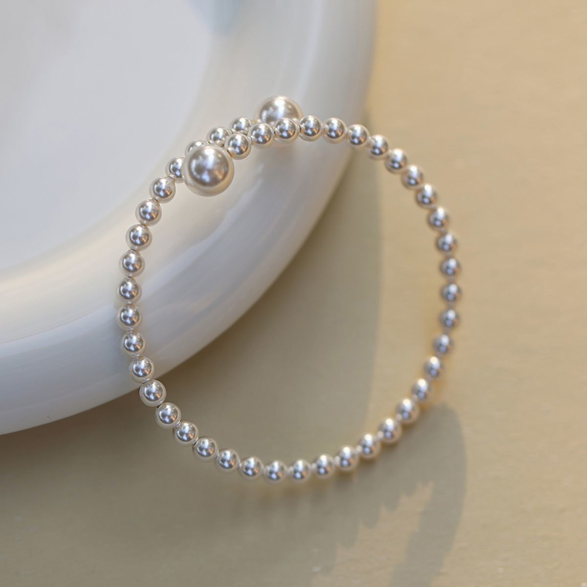 Simple design pearl bracelet
