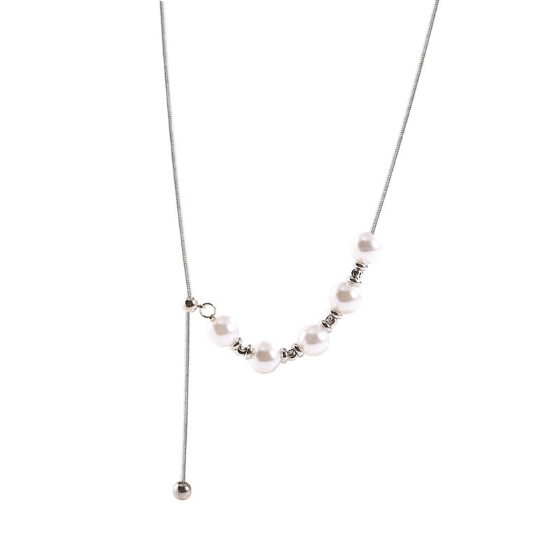 Simple design pearl necklace