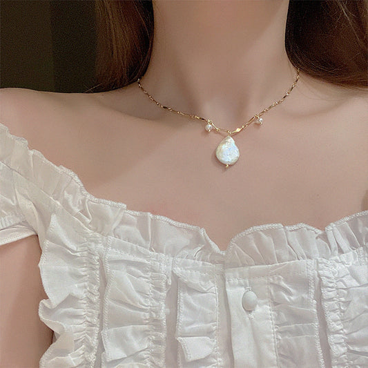 Vintage design pearl necklace