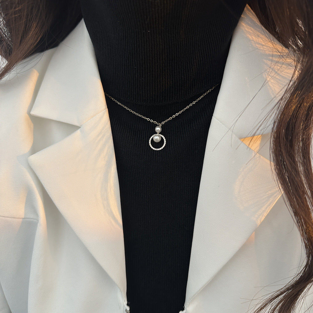 Simple design pearl necklace