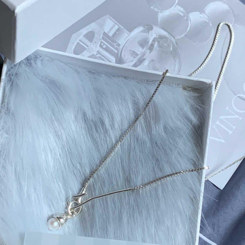 Simple design pearl necklace