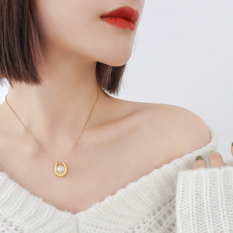 French retro U-shaped pearl pendant