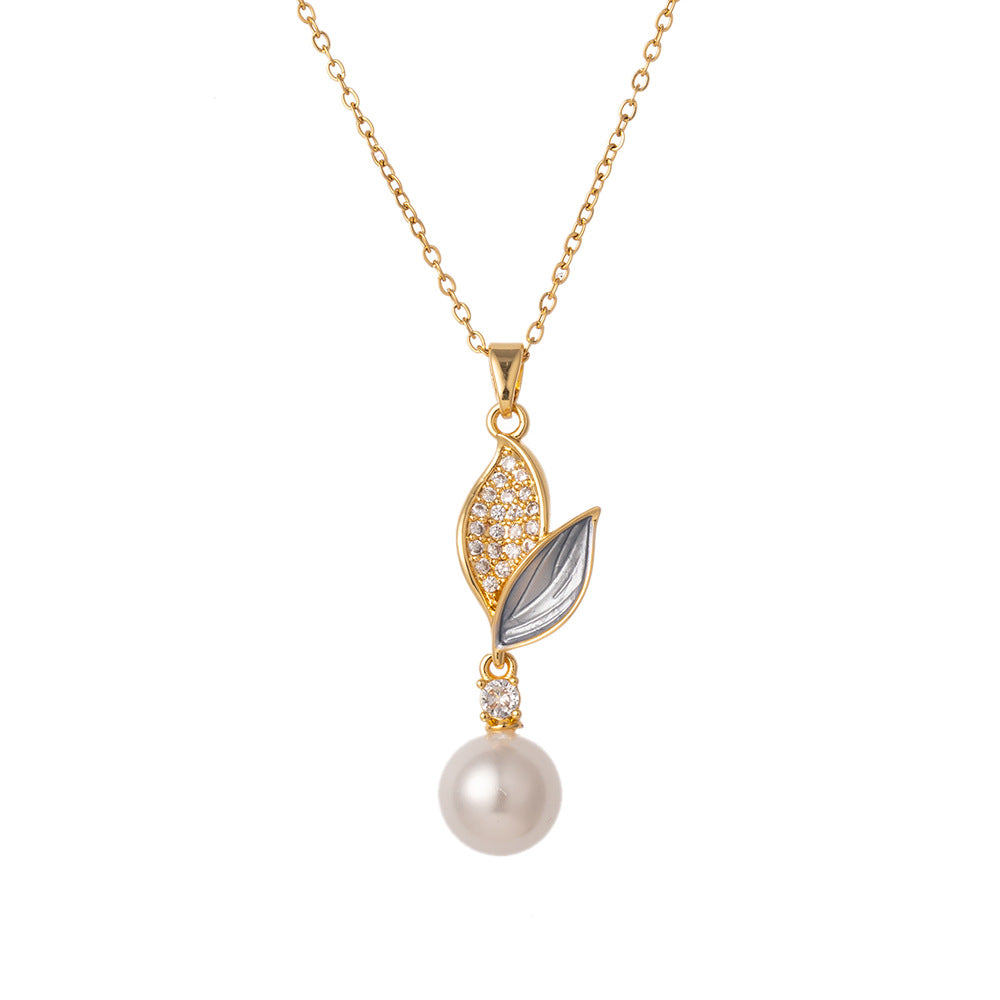 Petal Design Pearl Necklace
