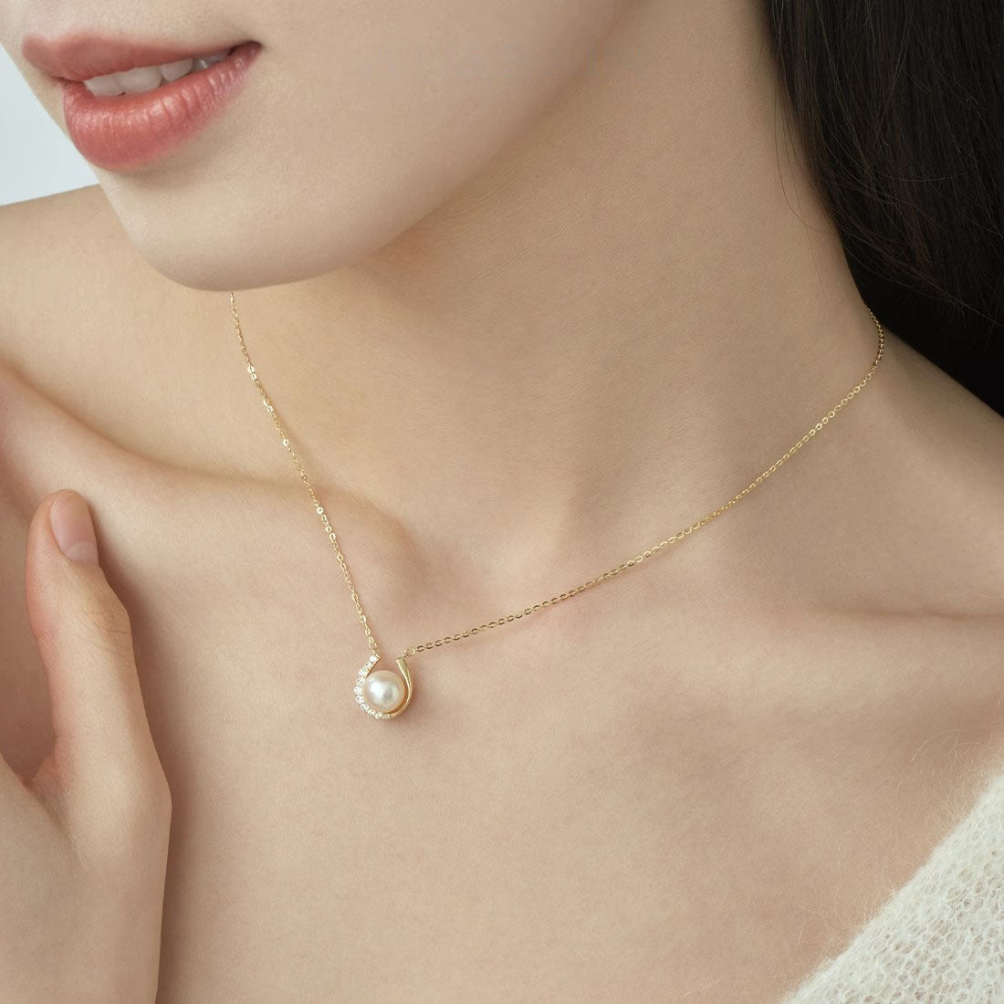 Pearl minimalist design necklace