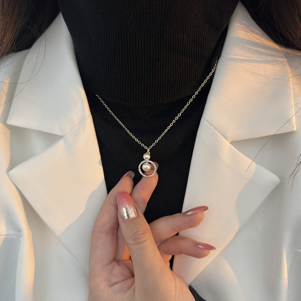 Simple design pearl necklace