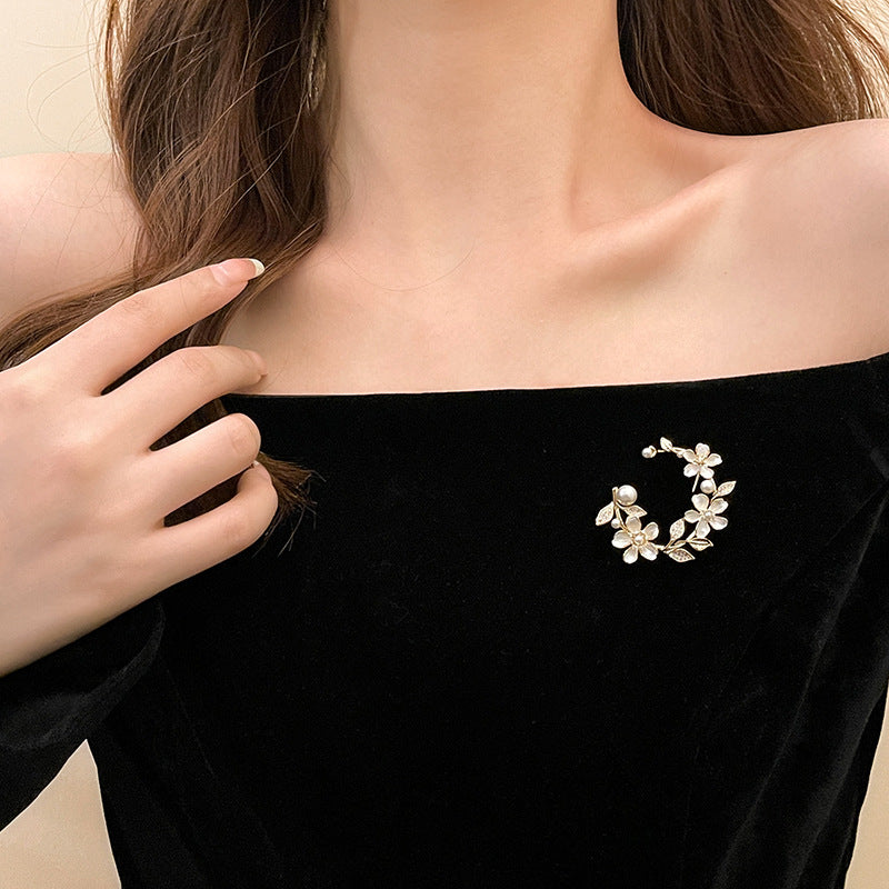 Floral Design Pearl Brooch