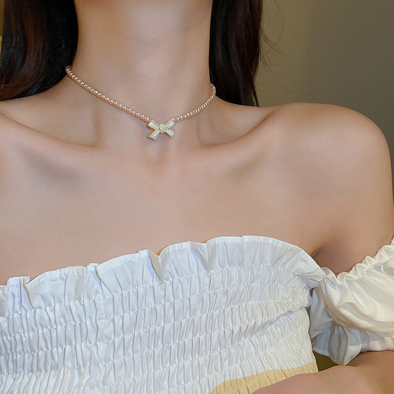 Pearl bow design necklace