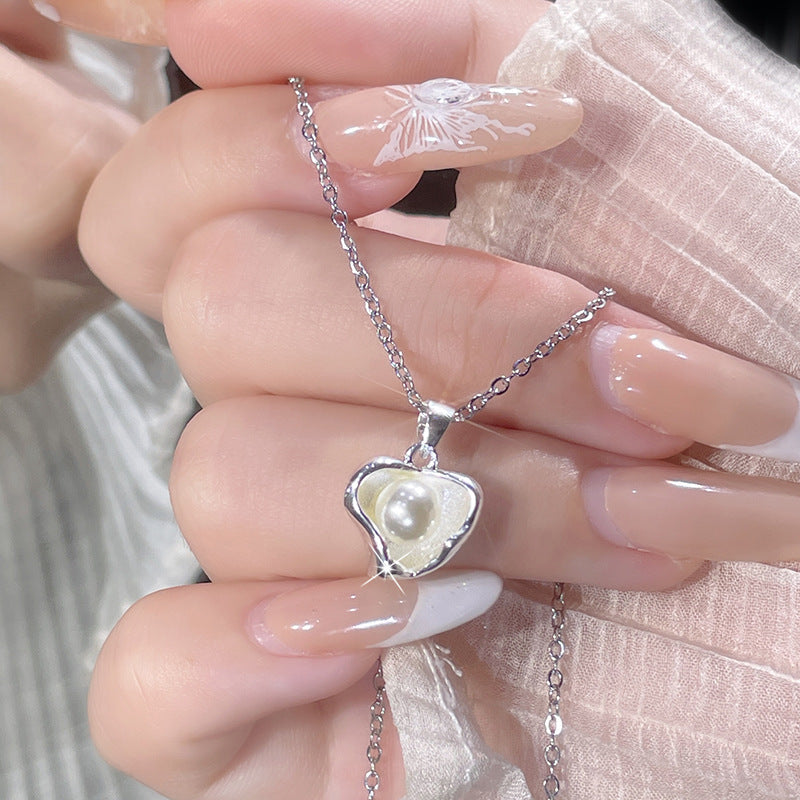 Irregular love design pearl necklace