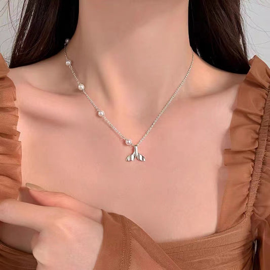 Pearl fishtail design necklace