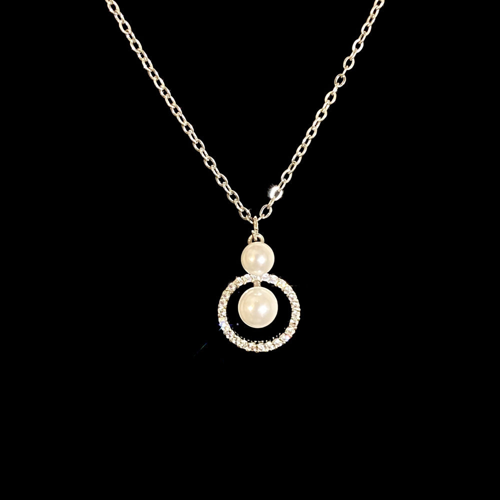 Simple design pearl necklace
