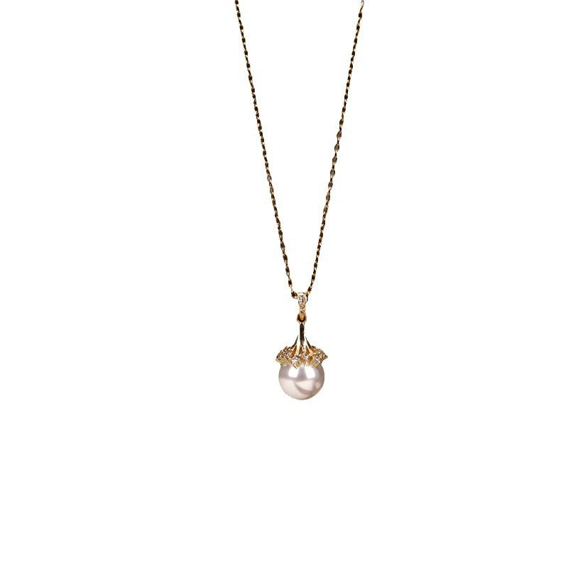 Simple design pearl necklace